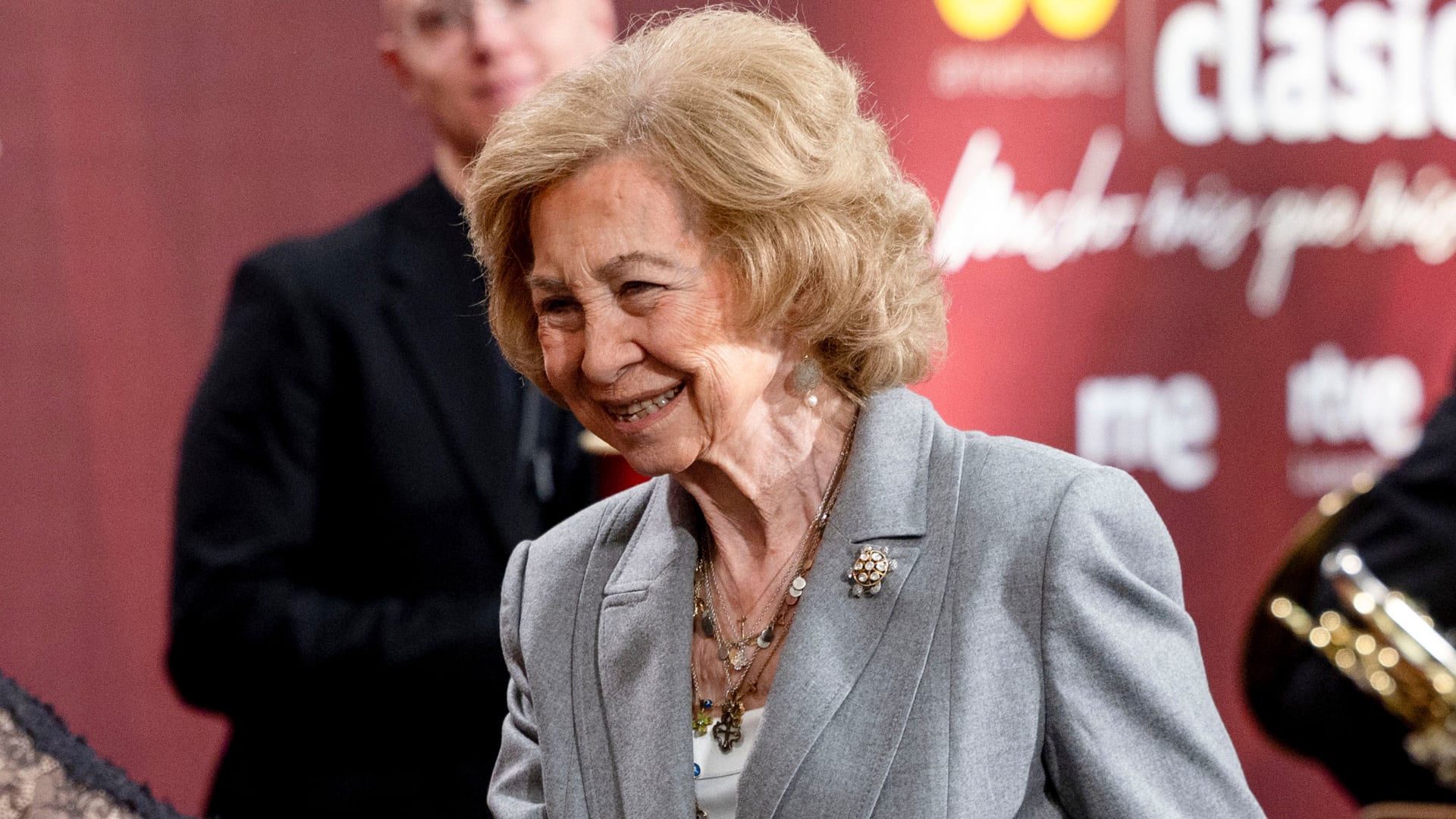 La reina Sofía luce los collares que han llamado la atención de la prensa internacional (EFE)