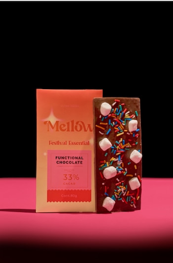 El Invima advierte que el chocolate funcional MELLOW/MELLOWXOCOLAT se promociona con propiedades medicinales y contiene psilocibina, un compuesto alucinógeno no permitido en alimentos en Colombia - crédito mellowxocolat