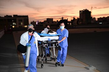 Traslado de policía herido.