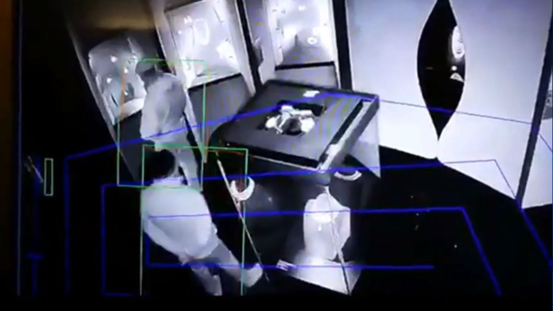 Un hombre fuerza la vitrina en un establecimiento de joyas en Marbella y se da a la fuga con ellas (Imagen ilustrativa Infobae)