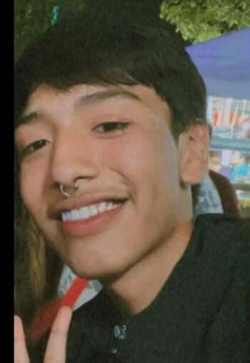 Sus compañeros de escuela y