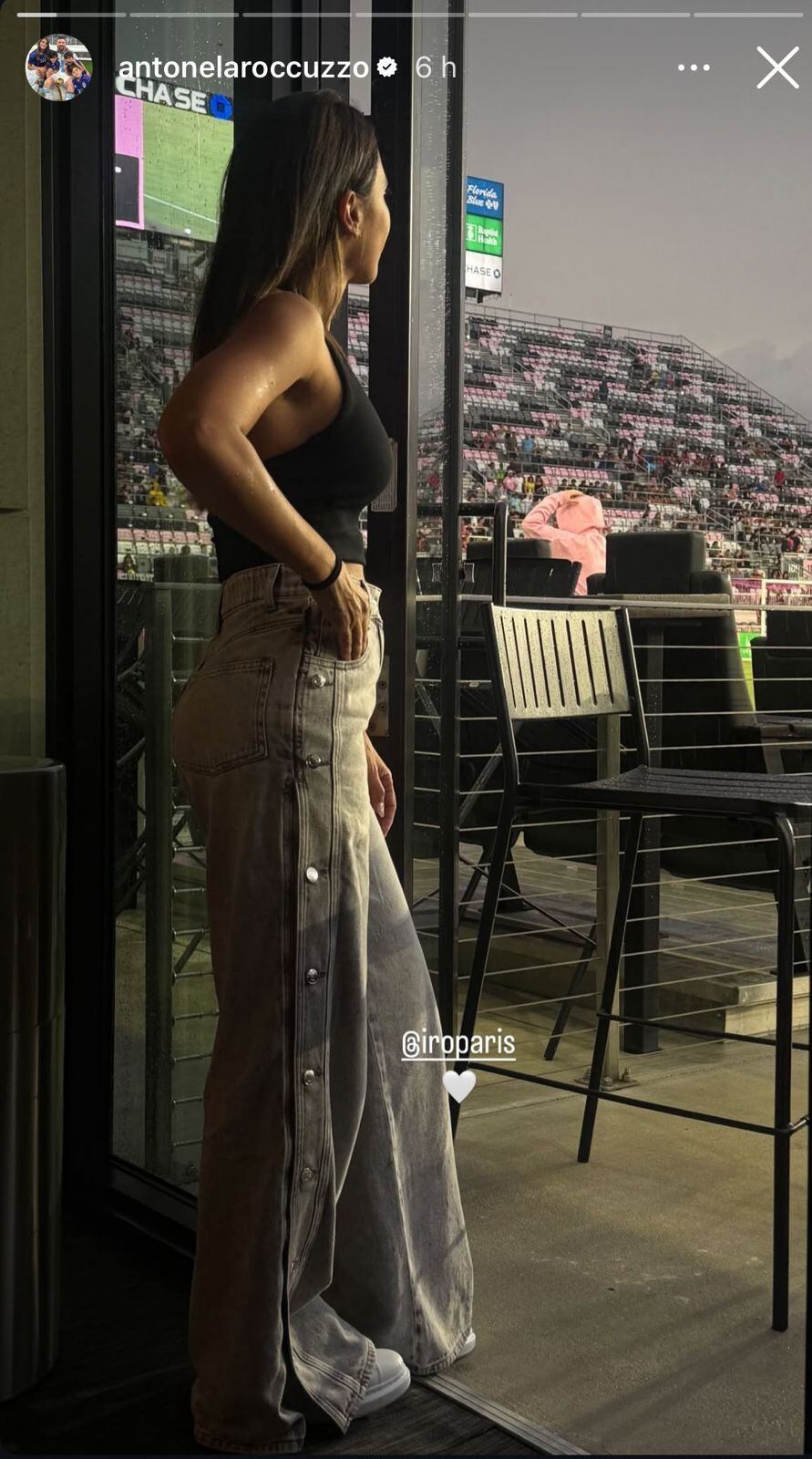 Antonela Roccuzzo y los jeans wide leg, un must de la temporada