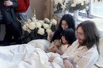 La pequeña Kyoko aparece junto