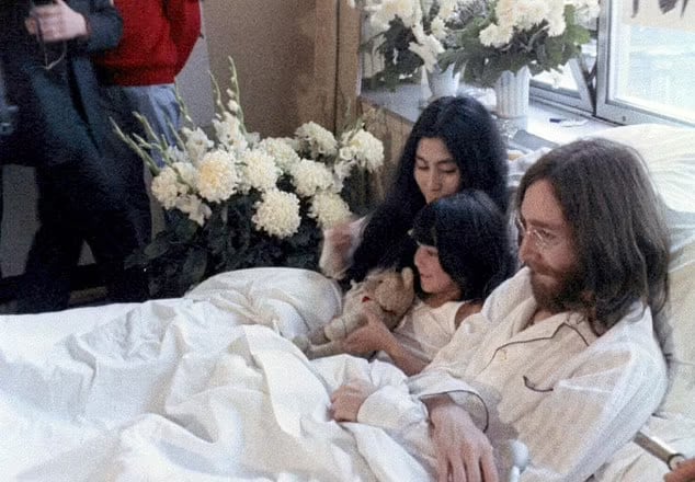 La pequeña Kyoko aparece junto a John Lennon en imágenes del famoso