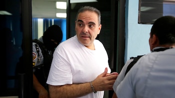 La justicia de El Salvador inicia nuevo proceso contra el expresidente Antonio Saca por deuda pendiente con el Estado tras corrupción