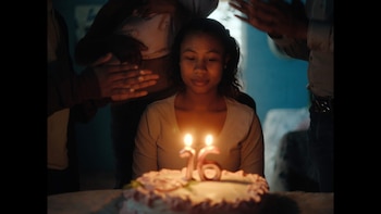 Fotografía cedida por la productora de la película Disruptiva Films en la que muestra un fragmento de la película 'Niñas Escarlata'. EFE/ Productora Mujer Escarlata