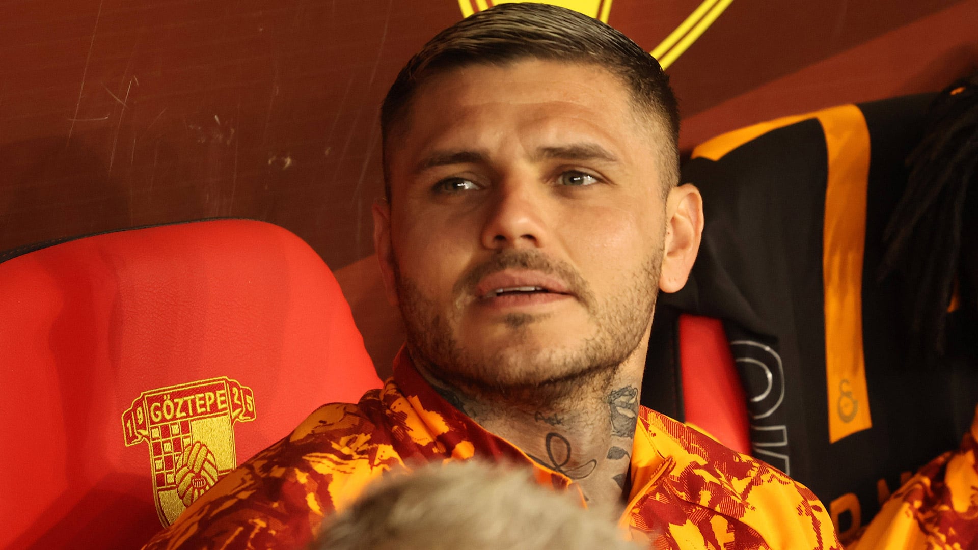 Icardi, en el banco de suplentes del Galatasaray. Una imagen que se hizo repetitiva, pero que no condice con sus logros en el club (Seskimphotox Goztepe-GSaray-080426 19)