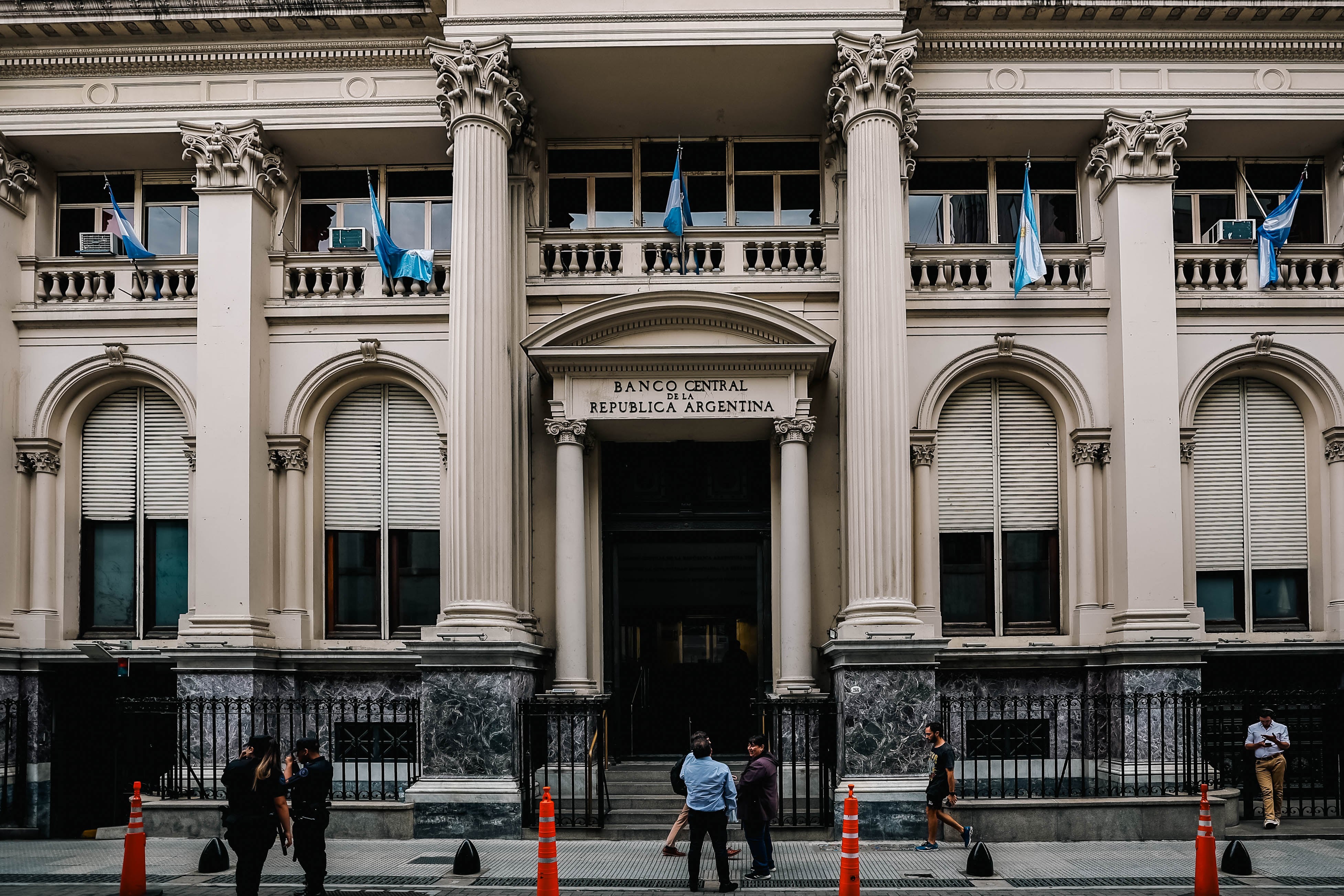 La autoridad monetaria acumula compras por más de USD 14.400 millones en lo que va del año. (Foto: EFE)