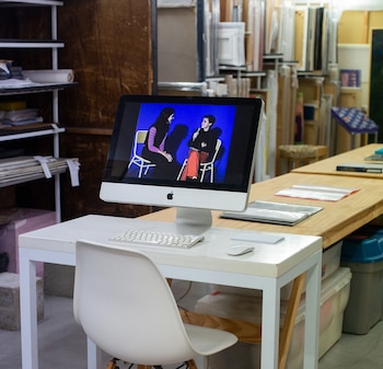 En la sala contigua a