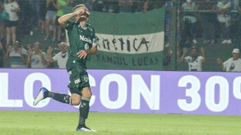 El gesto típico del goleador,
