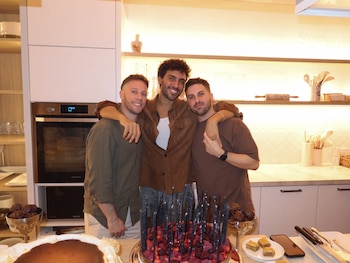 Lizardo junto a dos de