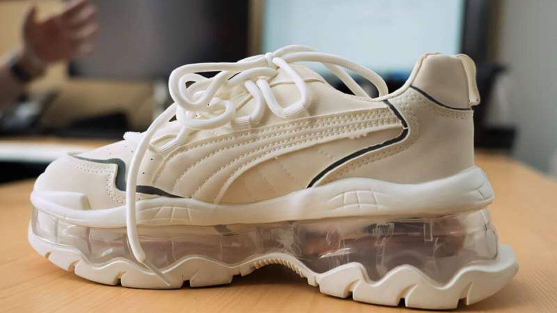 Ingenieros de la Universidad Rutgers desarrollaron una zapatilla inteligente que analiza la marcha humana sin usar baterías recargables (Créditos: Universidad de Rutgers)