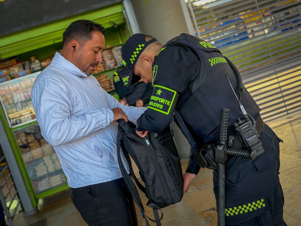 La Policía impuso 158.113 comparendos en Transmilenio durante 2026 para reforzar el cumplimiento de las normas de seguridad y convivencia - crédito Mebog