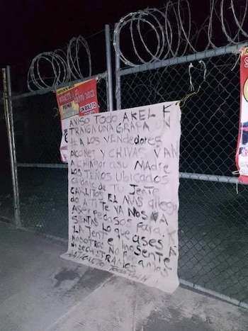 Los narcomensajes aparecieron en lonas