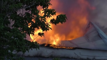 Un incendio arrasó un hotel