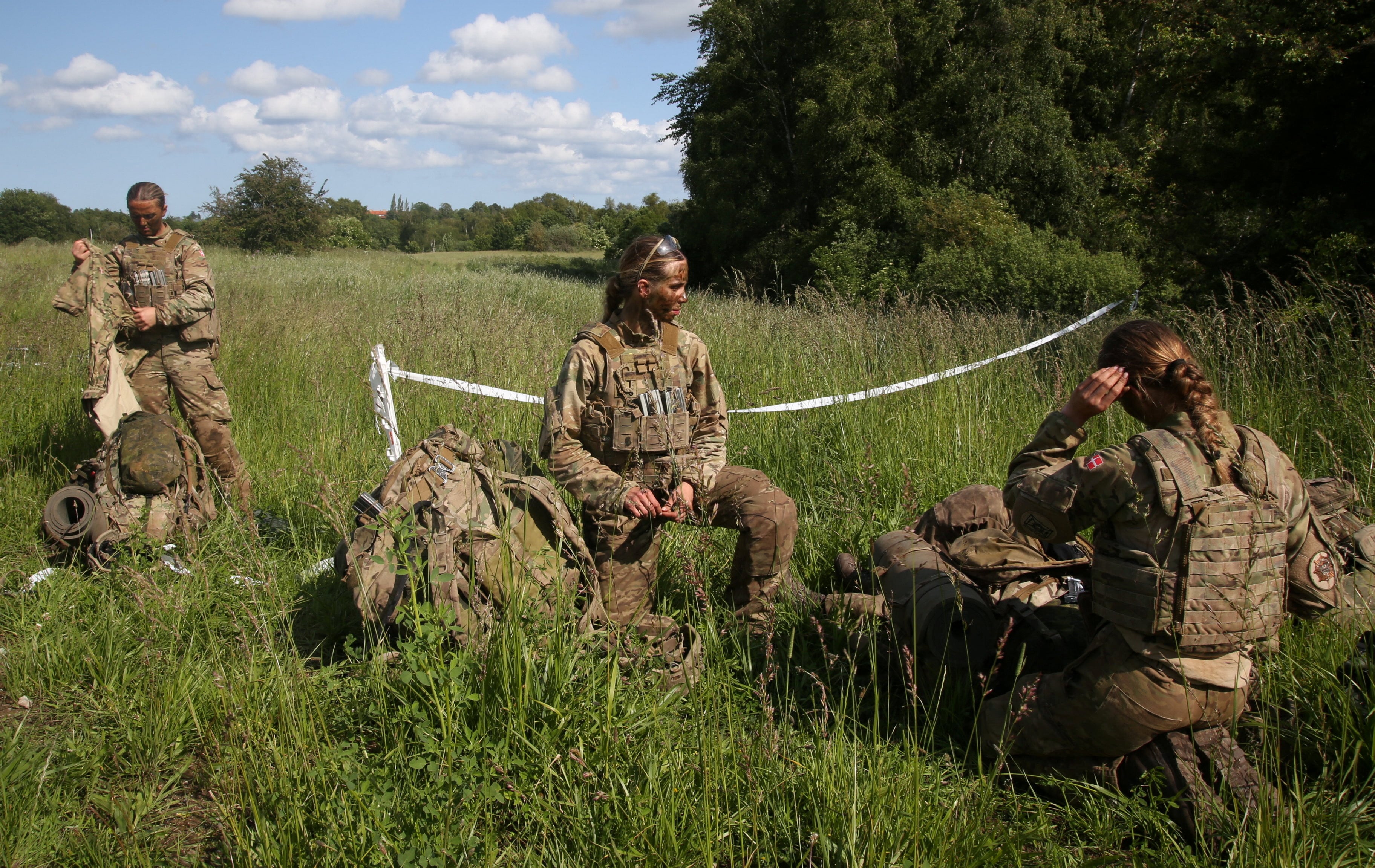 El país escandinavo busca aumentar el número de jóvenes en el Ejército extendiendo el alistamiento obligatorio a las mujeres por primera vez. REUTERS/Tom Little