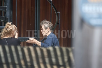 Instante de conversación y gestos