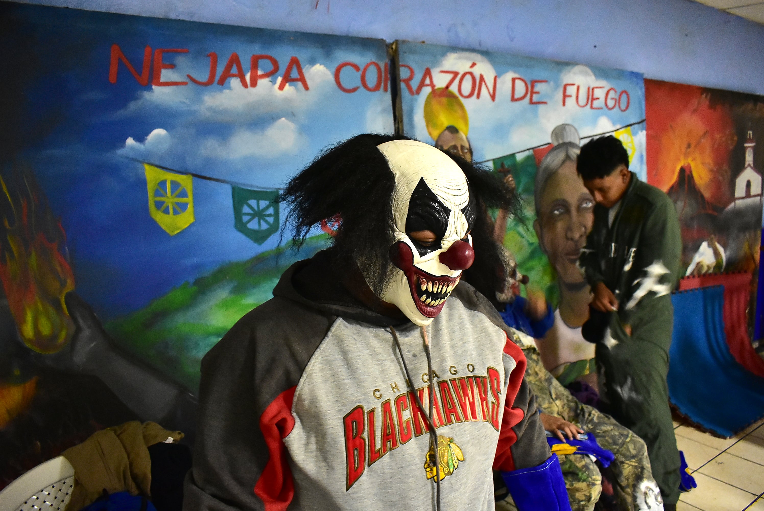 La tradición de las bolas de fuego cumplió 104 años de celebrarse, donde se conmemora la erupción del Volcán El Playón, que destruyó el antiguo asentamiento de Nejapa y obligó a sus habitantes a trasladarse. (Infobae Centroamérica/Emerson Del Cid)