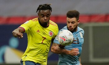 Duván Zapata en acción contra