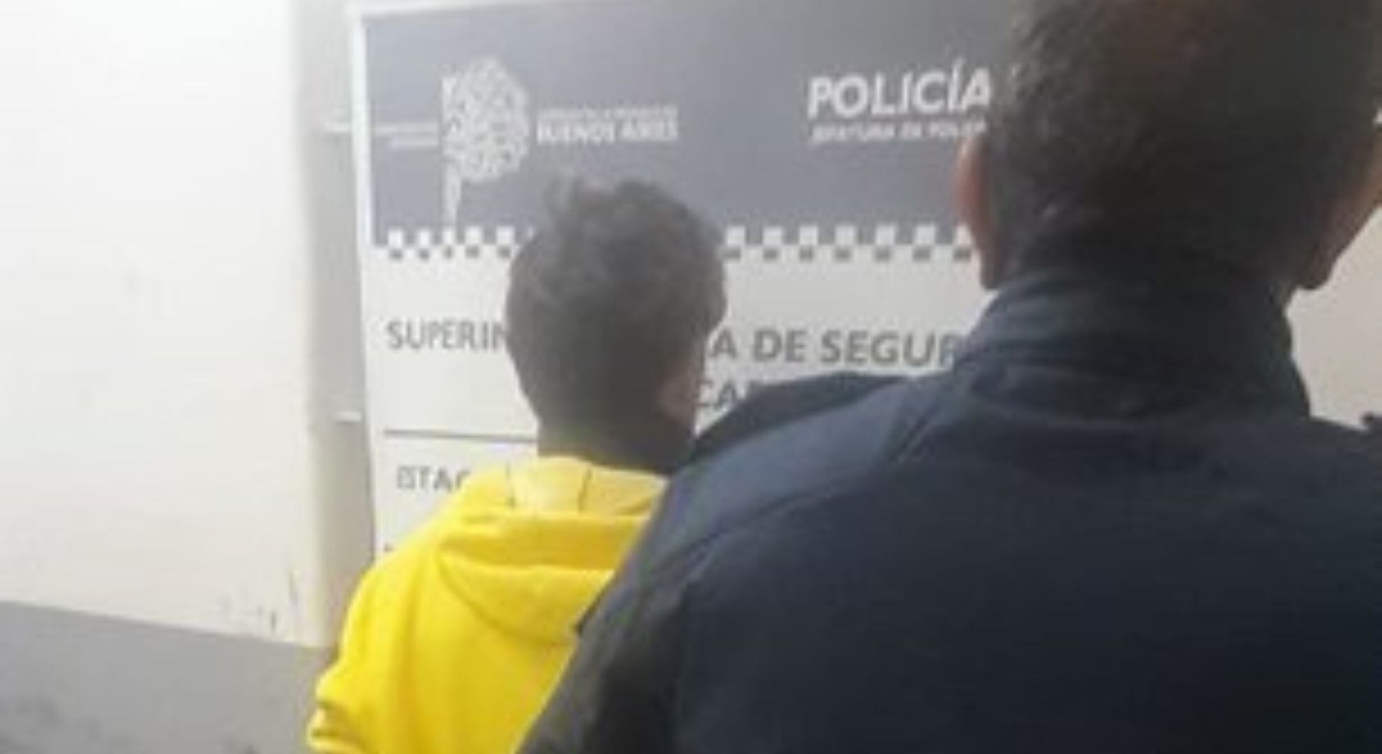 La mujer denunció haber sido agredida en su casa, pero se desconoce por qué el acusado la habría atacado (X: @hechosanderecho)