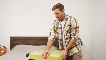 Si vas a hacer un viaje largo y tienes poco espacio en la maleta, la ‘técnica sudoku’ te permite tener 30 combinaciones con solo 9 prendas de ropa