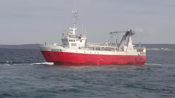 Un marinero cayó al mar desde un pesquero frente a Puerto Madryn y fue encontrado muerto