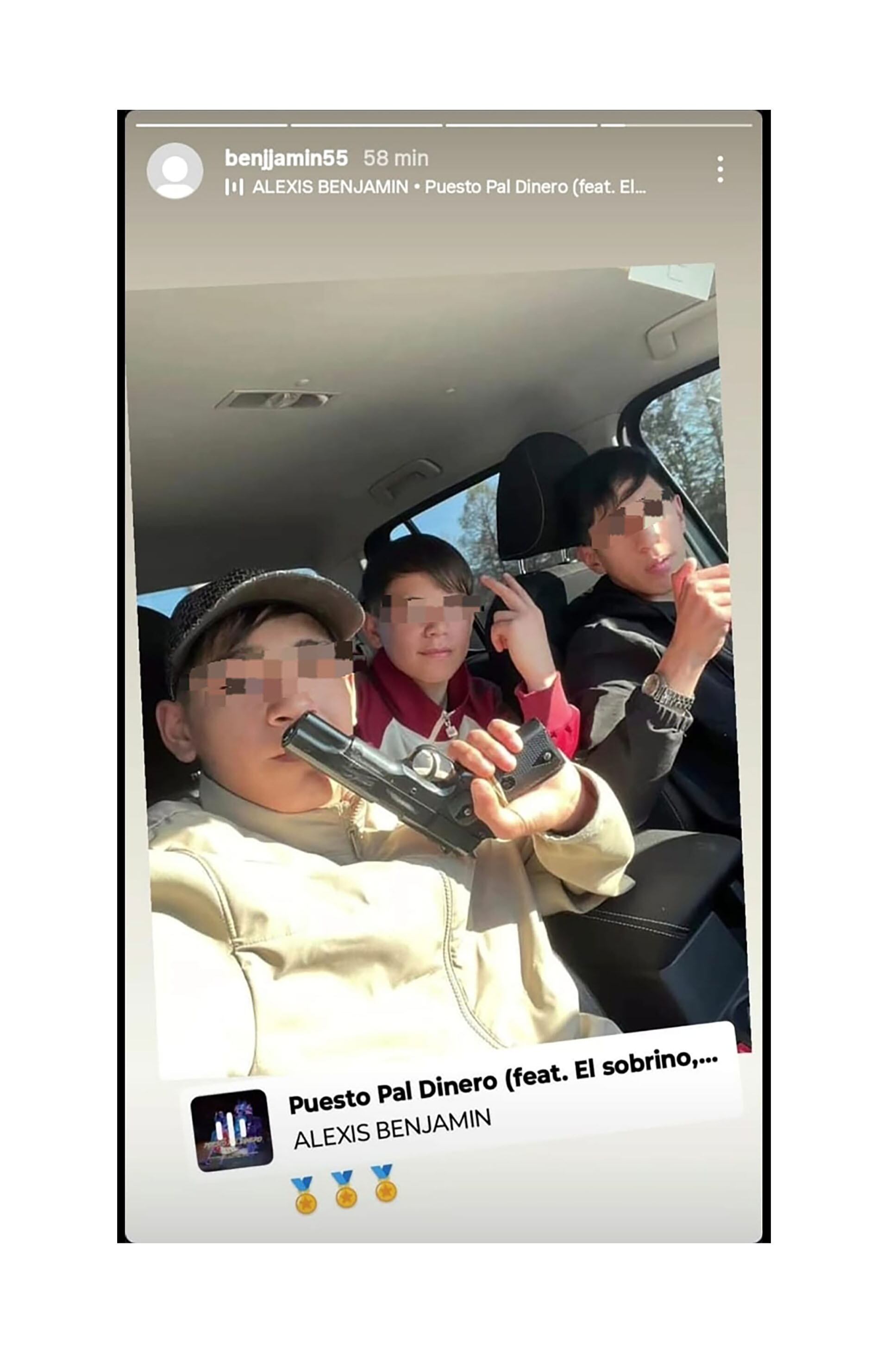 Los menores se mostraban con armas en redes sociales