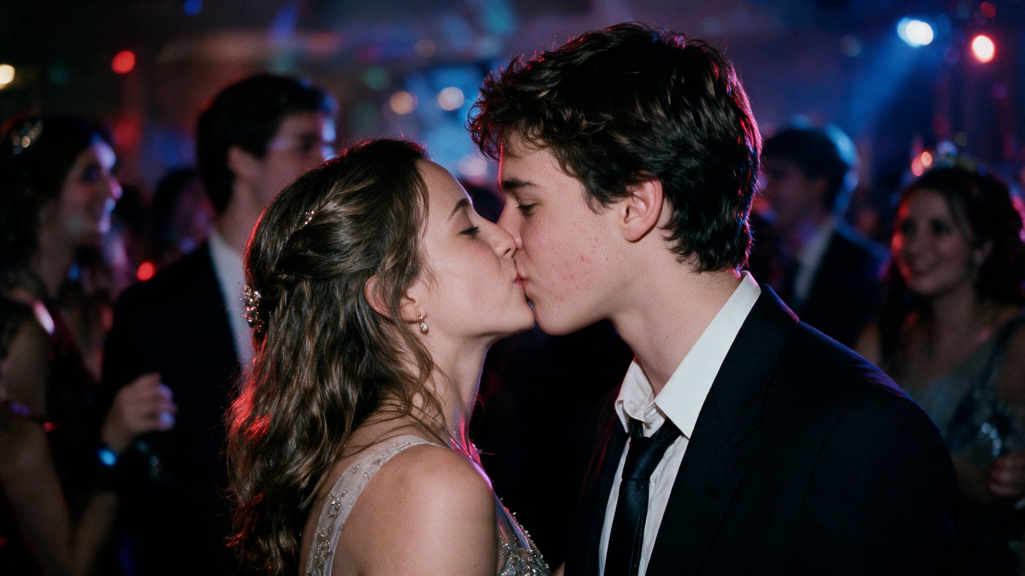 Rita dio su primer beso en una clásica fiesta de 15 (imagen ilustrativa Infobae)