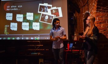 Brindando clases de folkore previo