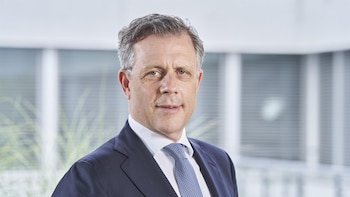 Six nombra a André Helfenstein