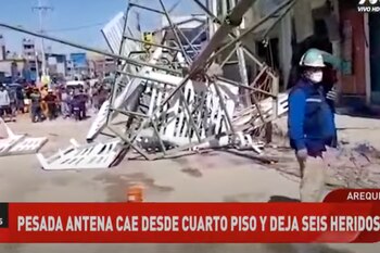 Caída de antena telefónica deja