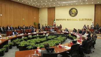 INE registra a 410 aspirantes nuevos para consejeros; suman 416 en total