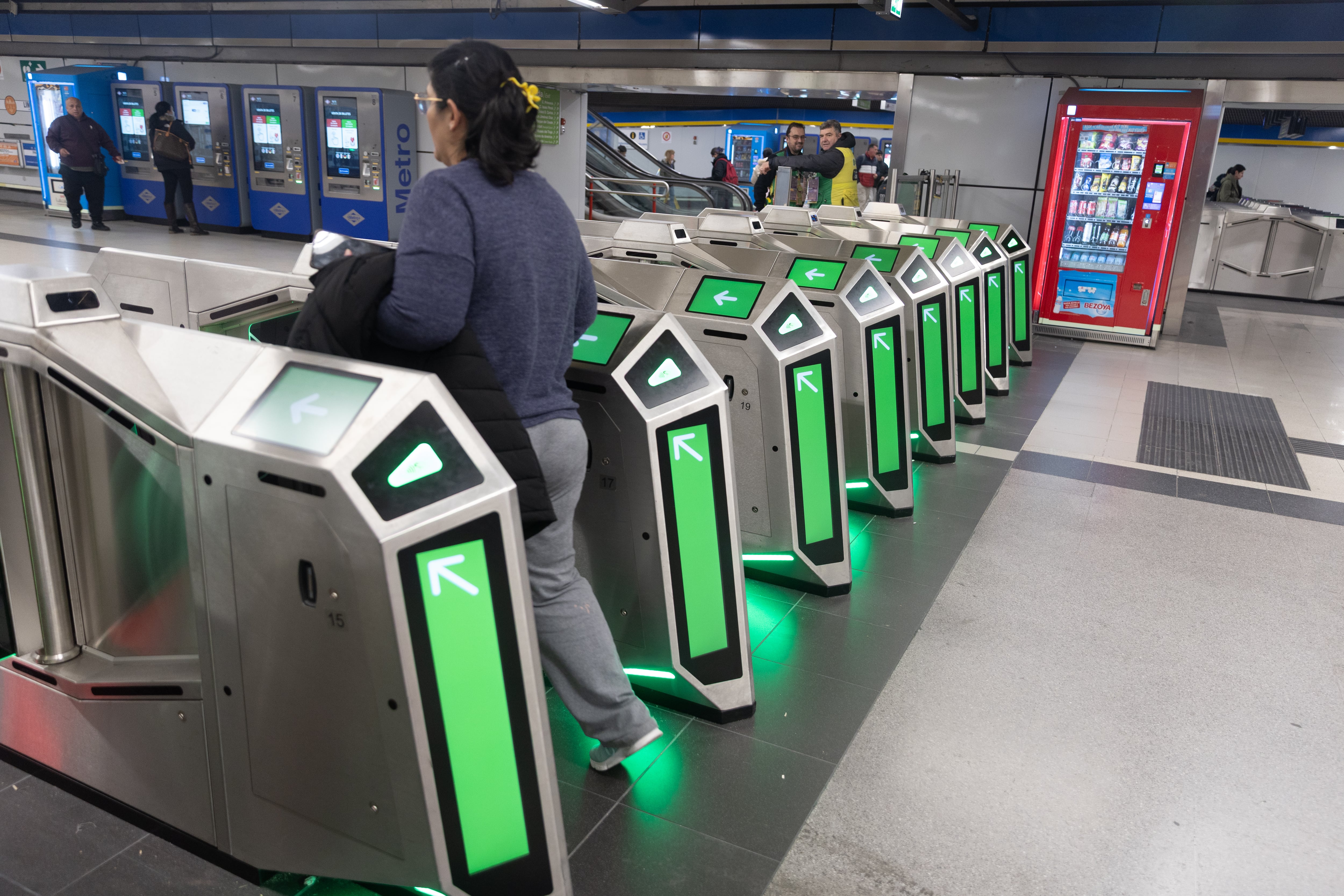 Tornos de la estación de metro