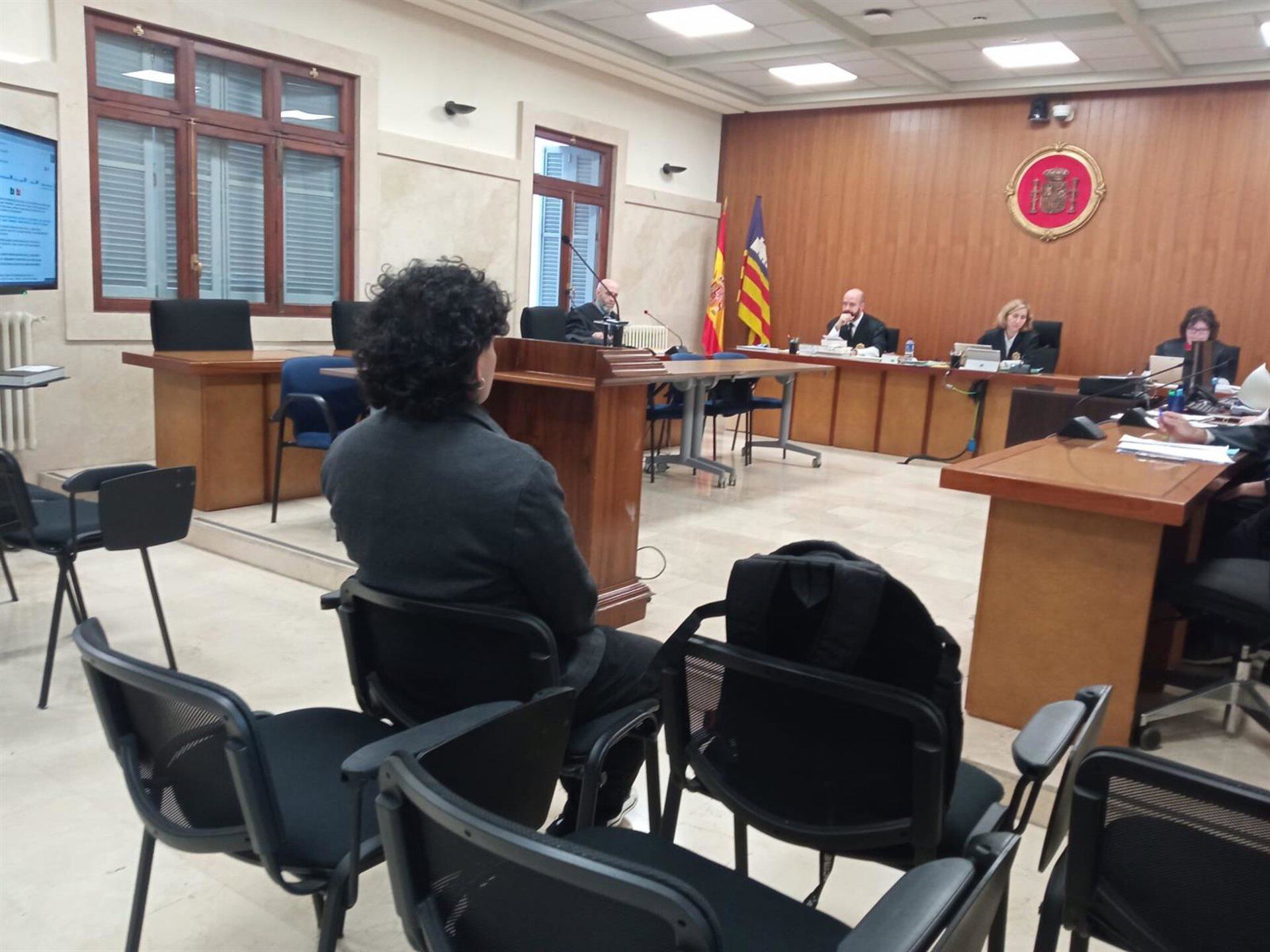 Un hombre niega haber violado a una menor con la excusa de ayudarle con los deberes: «Nunca la he forzado»