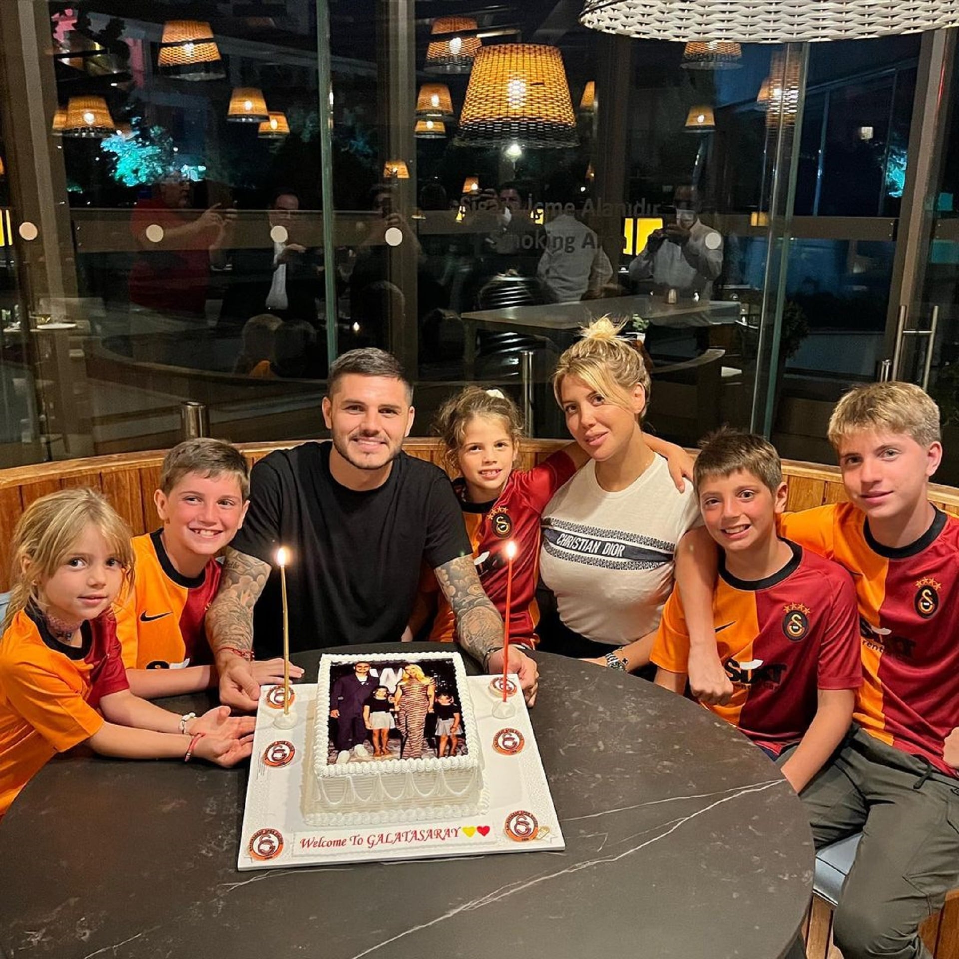 Wanda Nara, Mauro Icardi y sus hijos en una vieja postal familiar