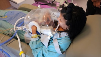 Así es la Skincubator, la incubadora portátil que ya usan en Texas para abrazar a bebés prematuros sin desconectarlos del soporte vital