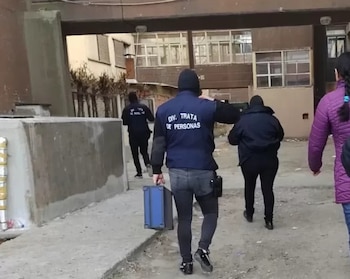 La División Trata de Personas de la Policía de Santa Cruz intervino luego de que la víctima pudiera pedir ayuda desde el teléfono de una clienta (Gentileza)