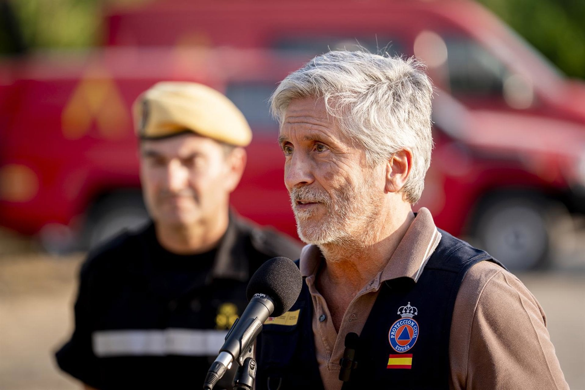 Marlaska contacta con Vivas para informarle de los refuerzos desplegados en Ceuta ante la crisis migratoria
