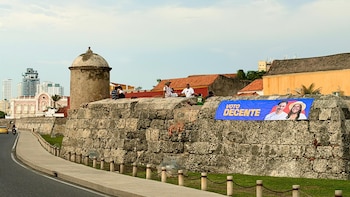 Alcalde de Cartagena ordena retirar propaganda de Iván Cepeda de las murallas: “No es mural para proselitismo político”