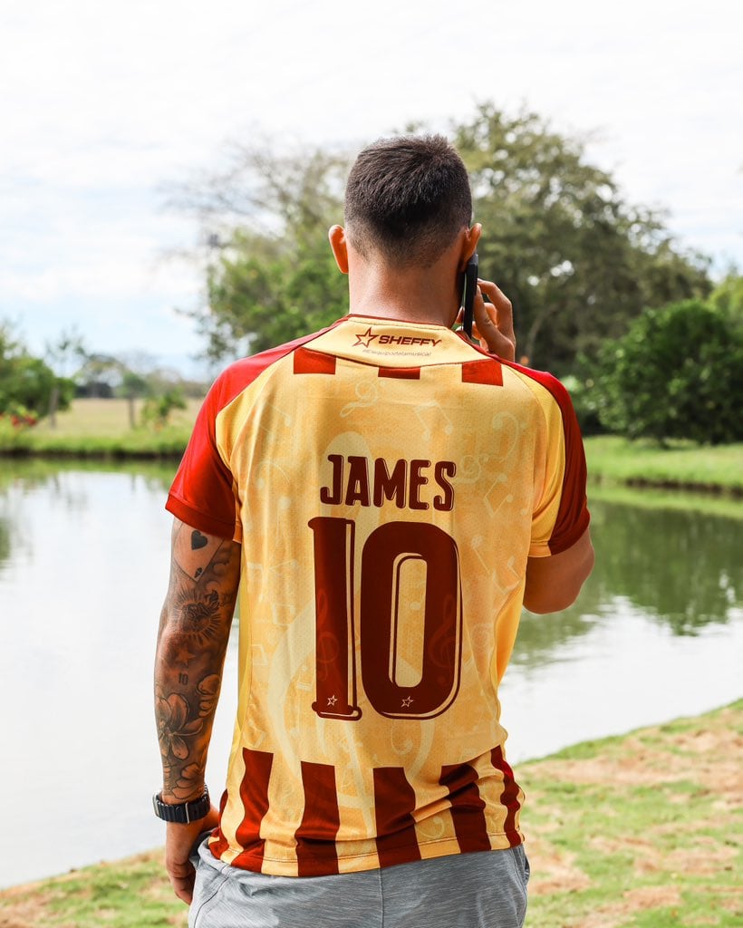 En las redes sociales era frecuente ver a James Rodríguez con la camiseta del Deportes Tolima, club que dijo querer desde que era niño - crédito @Davixito/X