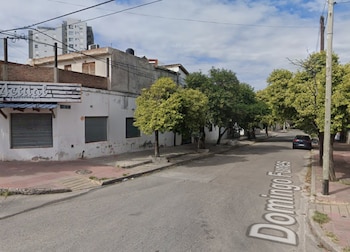 El operativo policial se llevó a cabo en la calle Funes al 100 (Google Maps)