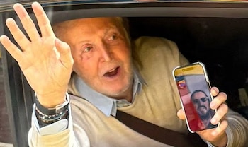 Paul McCartney saludó a los fans mientras estaba en videollamada con Ringo Starr. (Magical Mystery Tour)