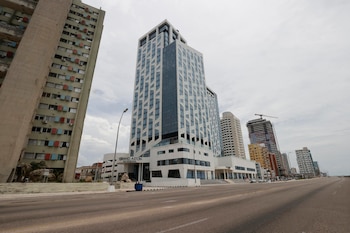 Fotografía del 6 de Junio de 2026 de edificios y hoteles en La Habana (Cuba) (EFE/ Ernesto Mastrascusa)