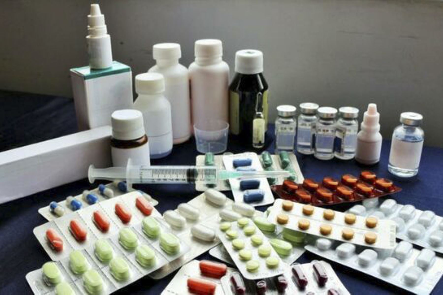 El monitoreo permanente de productos importados es clave para prevenir riesgos en el mercado farmacéutico peruano. (Andina)