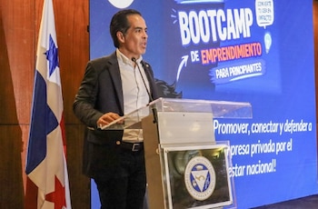 Reducir la burocracia ya no debe verse como una reforma administrativa, pues debe asumirse como una política de desarrollo económico, afirma el presidente de la CCIAP, Aurelio Barría Pino. (Cortesía)