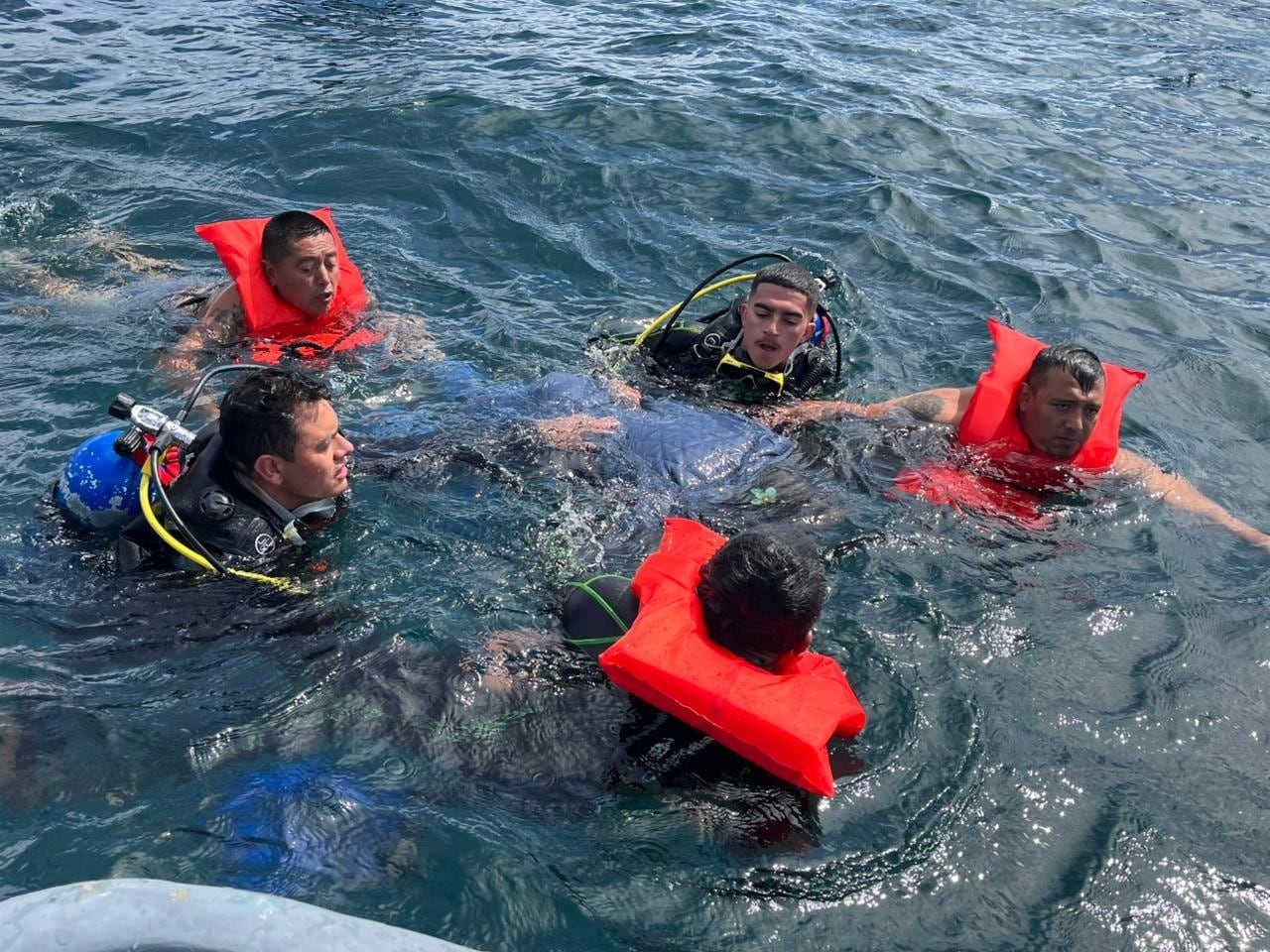 La lancha involucrada transportaba turistas, en su mayoría panameños, cuando fue sorprendida por fuertes ráfagas de viento asociadas al fenómeno Xocomil. Archivo