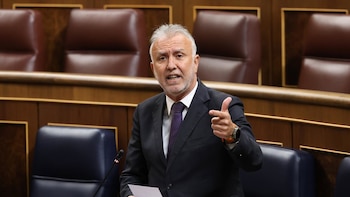 Torres critica a los partidos que "ya dictan sentencia" y piden elecciones: "Nosotros vamos a seguir trabajando"