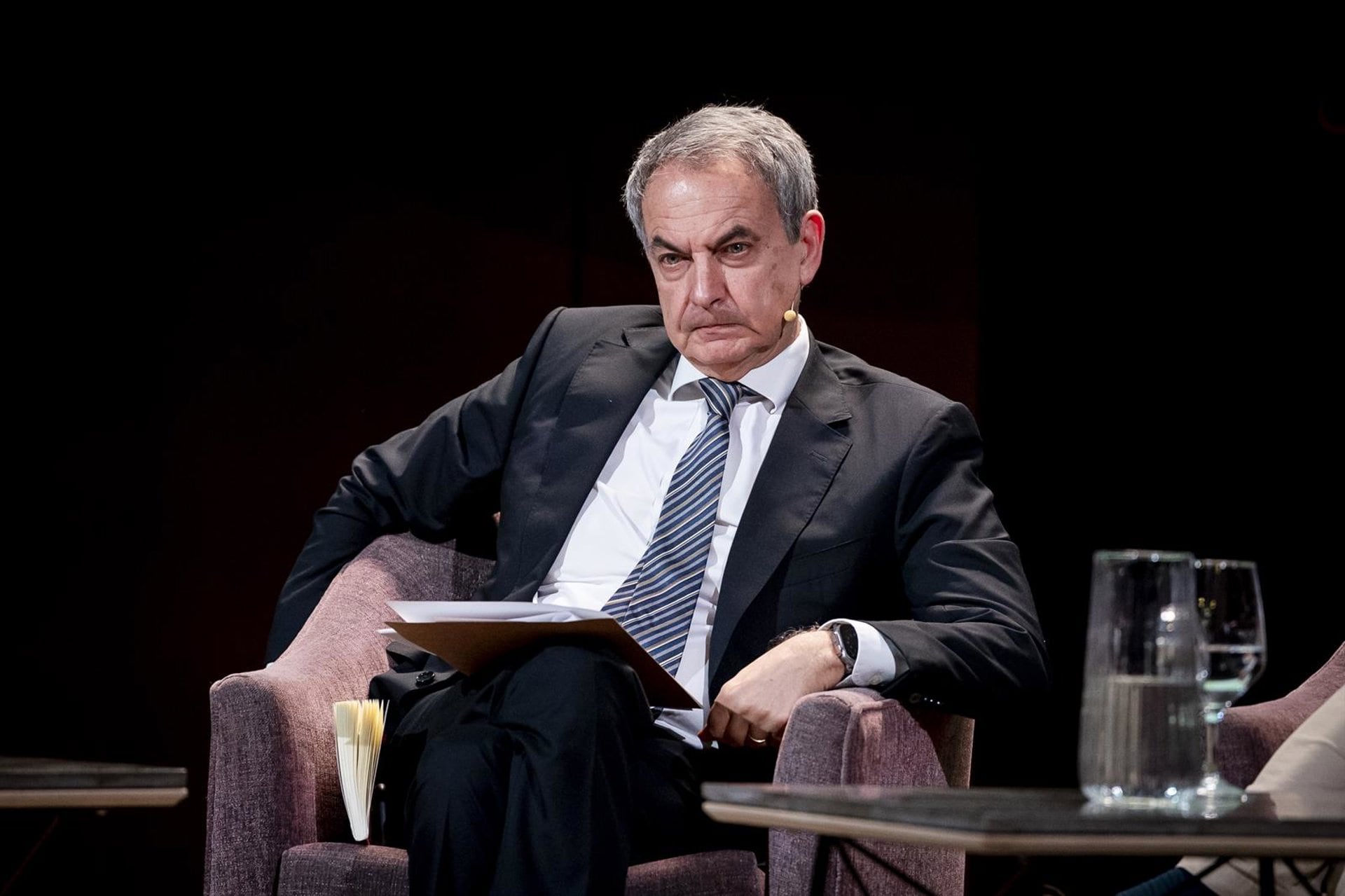 03/02/2026 El expresidente del Gobierno José Luis Rodríguez Zapatero interviene durante la presentación del libro 'Las huellas de la Transición. 50 años de cambio y conflicto en democracia', en el Ateneo de Madrid, a 3 de febrero de 2026, en Madrid (España). Se trata de un ensayo de Robert M. Fishman e Ignacio Sánchez-Cuenca, que reconstruye el periodo desde la muerte de Franco hasta la consolidación democrática, analizando conflictos, revisiones posteriores y los legados políticos y culturales de la Transición y que sigue influyendo en la política actual.
POLITICA
A. Pérez Meca - Europa Press