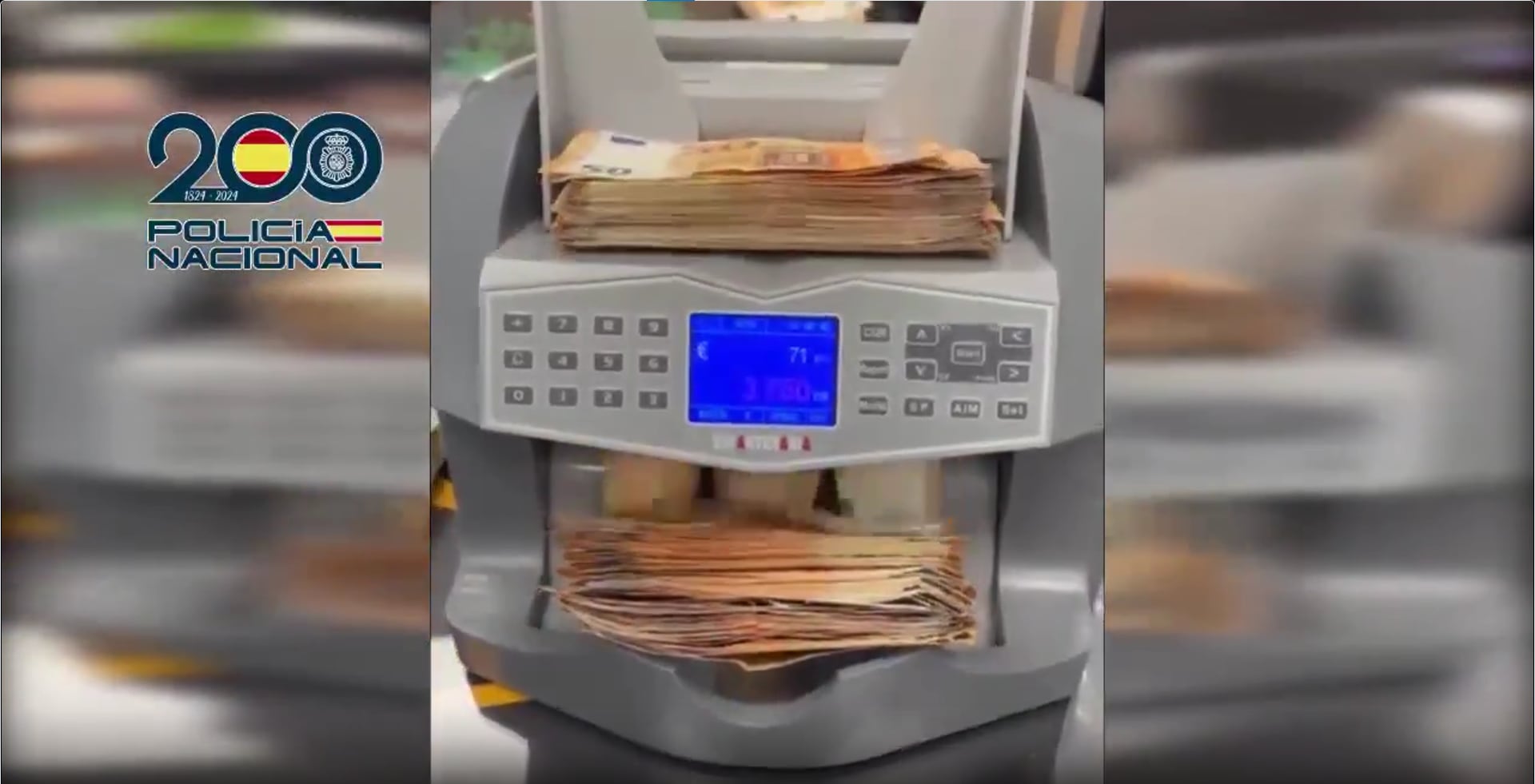 : Los agentes decomisaron vehículos de lujo adaptados para ocultar drogas y armas, dinero en efectivo y tecnología satelital utilizada para coordinar los envíos de cocaína - crédito Policía Nacioanl de España