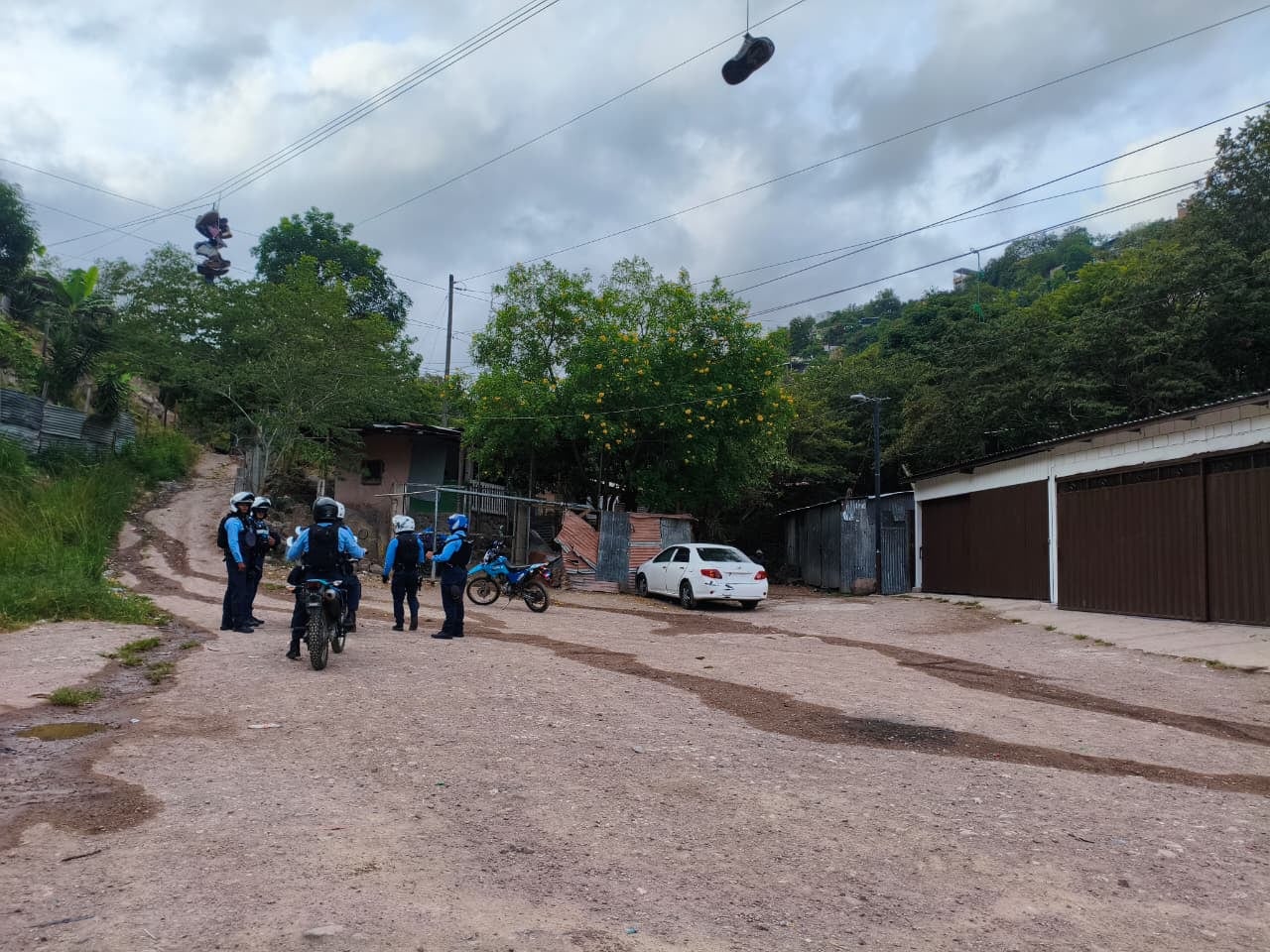 Las primeras acciones policiales en la colonia Villa Nueva detectaron 10 viviendas vacías y familias que todavía no habían regresado a sus hogares.